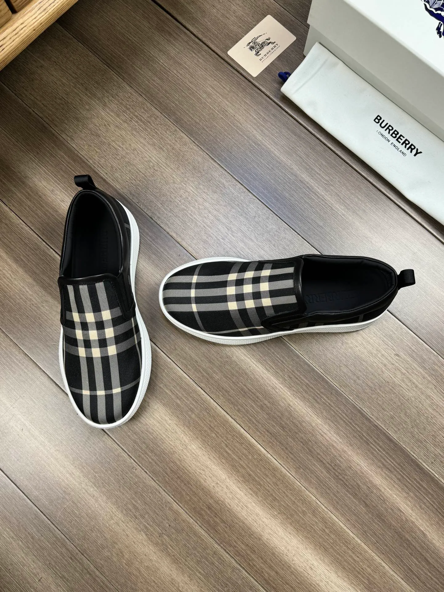 P380 [BURBERRY] Burberry - Upper: imported 🔝 brand totem cloth, heel brand webbing decoration - Inner: water-dyed cowhide - Outsole: ultra-light rubber; two-color molded outsole - Super high quality control, fine workmanship: highlighted (high-end, extravagance, grade) -Size: 38-44 (Male 45, can be customized)